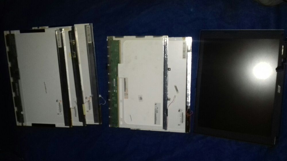 Displayuri LCD de laptop de 15";15,4" si 17" inchi