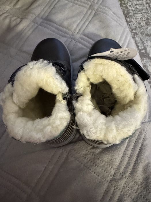 Продам зимние ботинки на мальчика