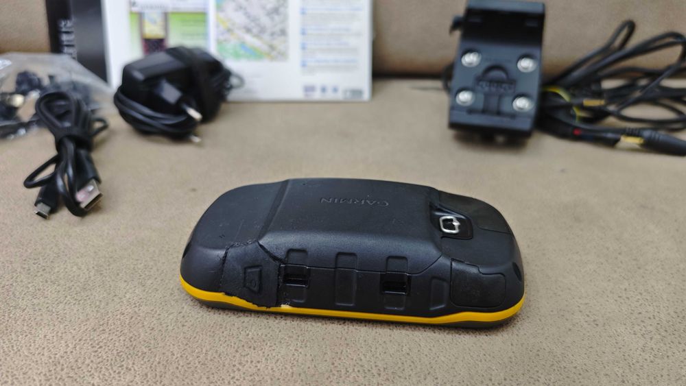 GPS Навигация Garmin Montana 600 със зареждаща стойка RAM монтаж