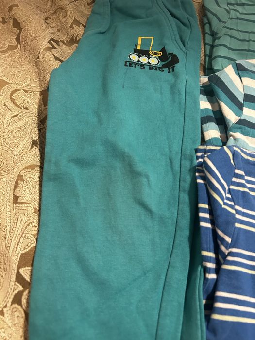 Vand lot pantaloni si 3 bluze masura104