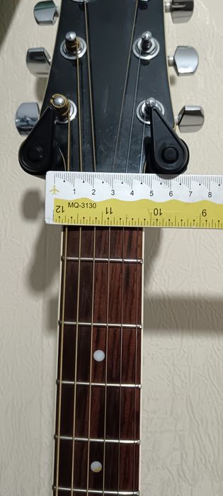 Держатель настенный для гитары