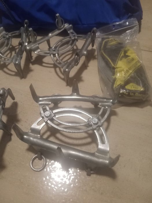 vând colțare alpinism,rampicatori pt cățărat,crampoane