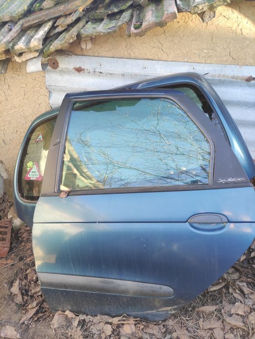 Продавам Врата Рено Меган Сценик