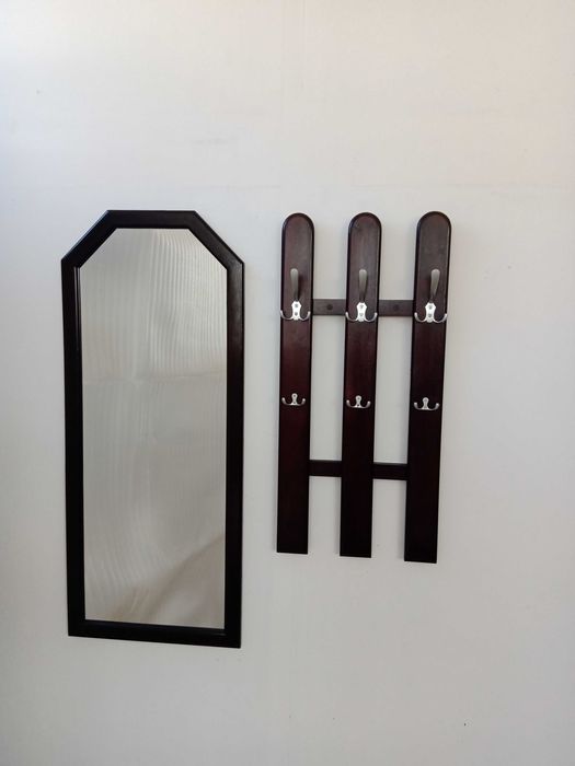 Портманта - закачалки и огледала от масив.