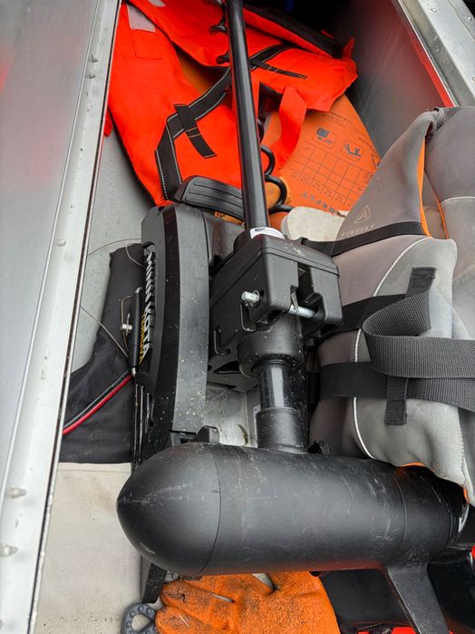 Barca Bratesul 5.65 cu Mercury 40cp si Peridoc Navio 750kg