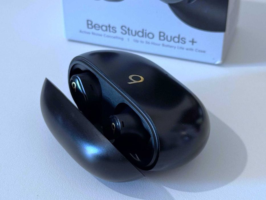 Бартер! Beats Studio Buds + Wireless Noise Cancelling — Black/Gold (Черни)