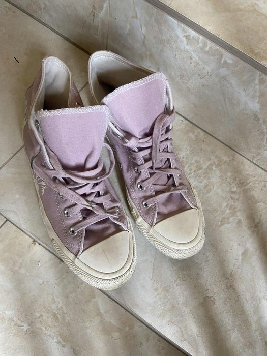 Използвани бледо лилави кецове Converse All Star. Номер 39