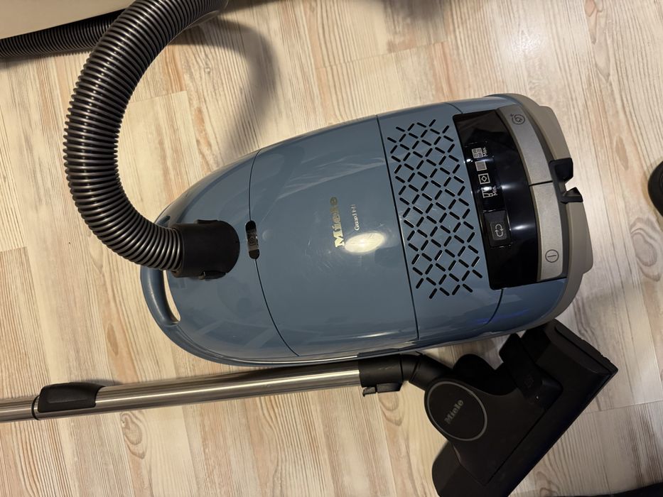 Прахосмукачка Miele Guard M1