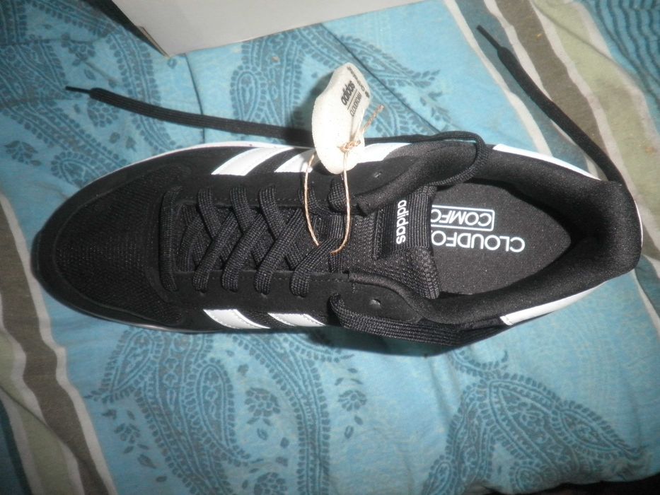 Продавам  маратомки  Ади  Дас  .