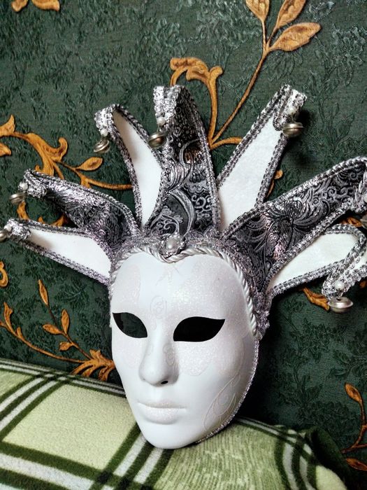 Маски из Венеции твёрдые