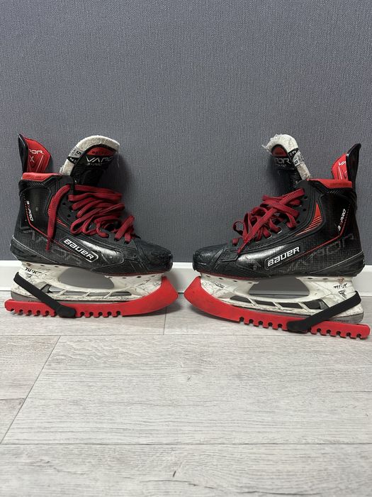 Продам профессиональные хоккейные коньки Bauer 3x Pro