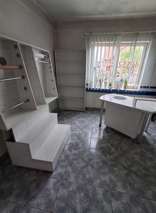 Mobilier pentru spații comerciale