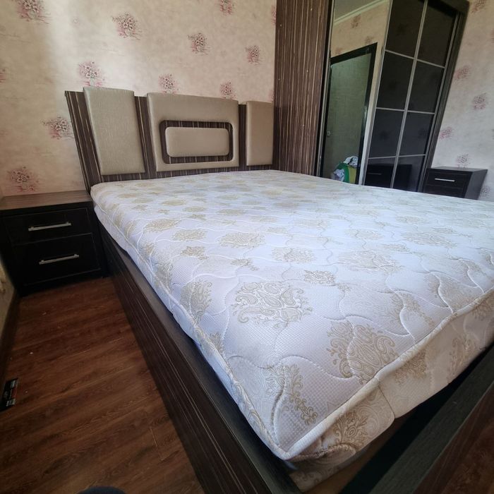 Шкаф купе, кровать, туалетный столик, 2 тумбочки по цене одного