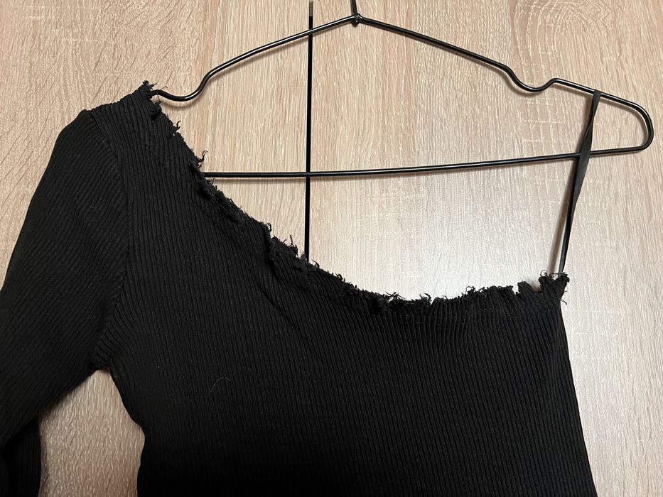 Рокля с един ръкав