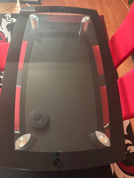 Стъклена трапезна маса