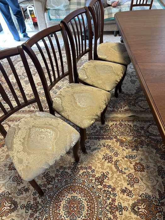 Продам обеденный стол