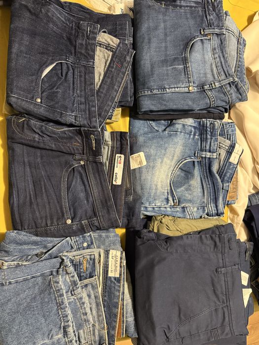 8 чифта дънки и 4 чифта къси гащи