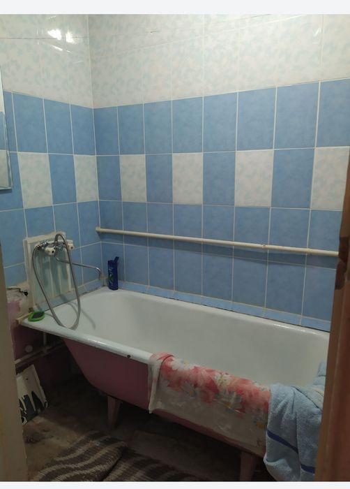 Ижарага квартира 1 хонаси берилади. 1та студент кизга