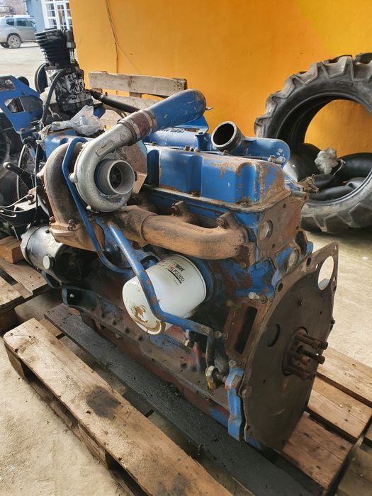 Motor tractor Ford 6 cilindri — poza 3