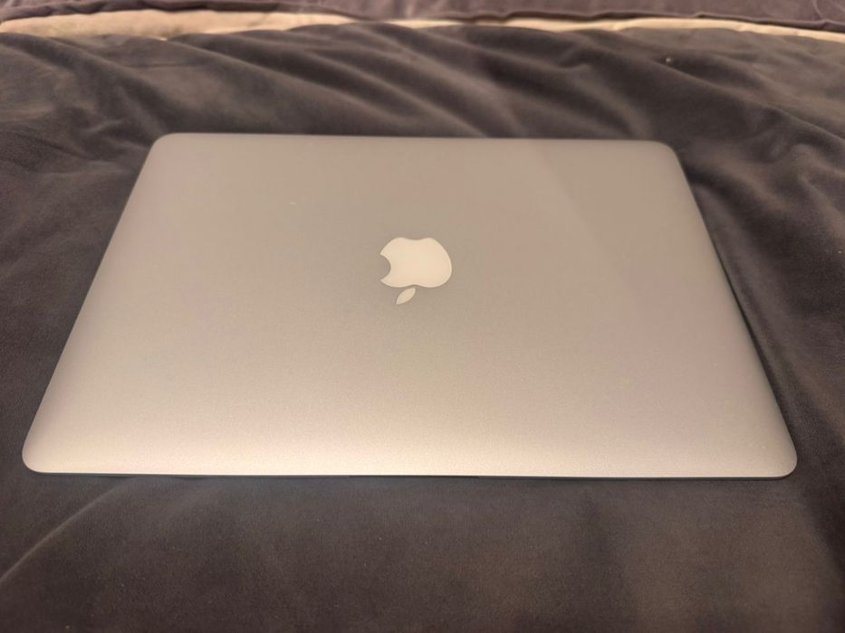 Apple MacBook Air 13” 2017 / 8 ГБ / SSD 256 ГБ