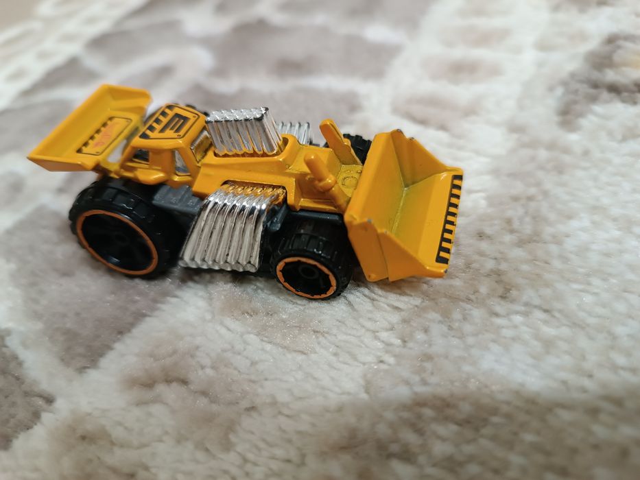 Машинки hot weels