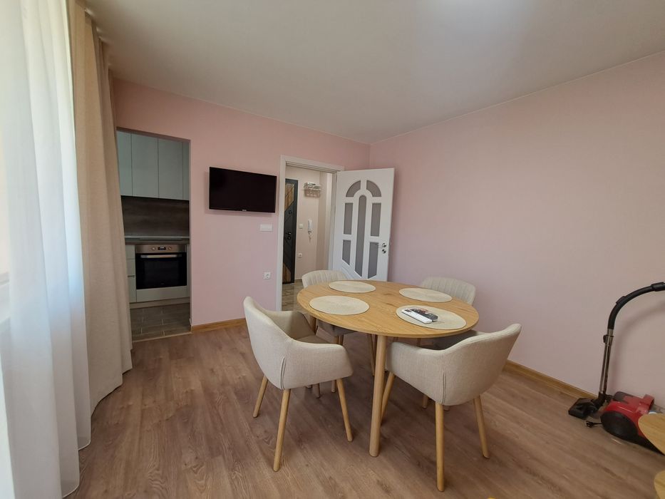 Дава се под наем Двустаен апартамент в Разград, Васил Левски - 53 кв.м за 510 € - Снимка #1