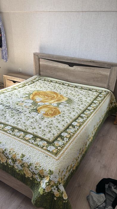 Продам спальный гарнитур