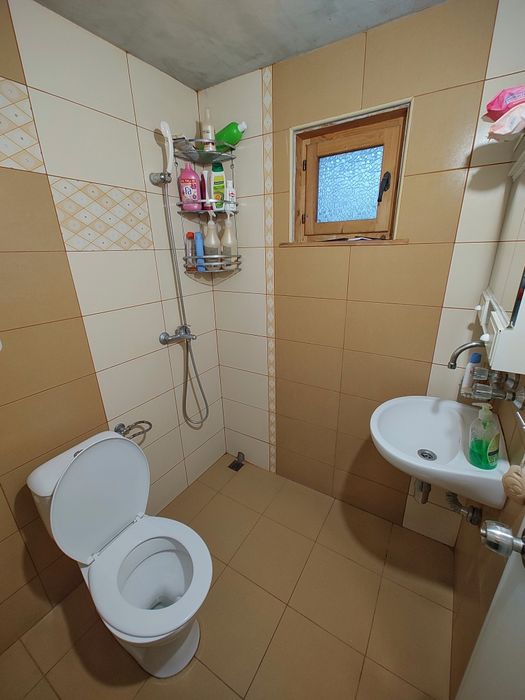 Собственикът продава еднофамилна къщата. На 18 км от гр. Приморско.