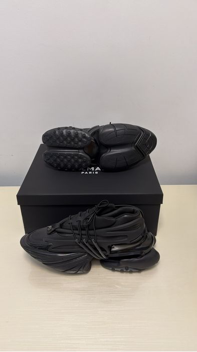 Balmain Unicorn Triple Black