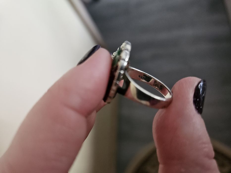 Vând inel superb din argint 925.