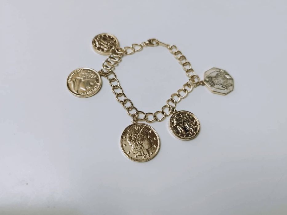 Bratara cu banuti placati cu aur