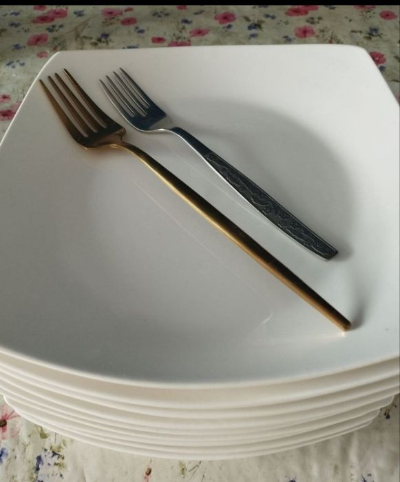 Продам тарелки для вторых блюд