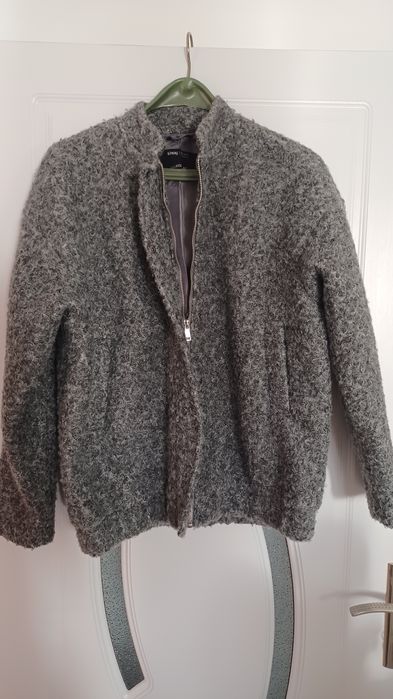 Дамски якета отговарят на размер М-Л