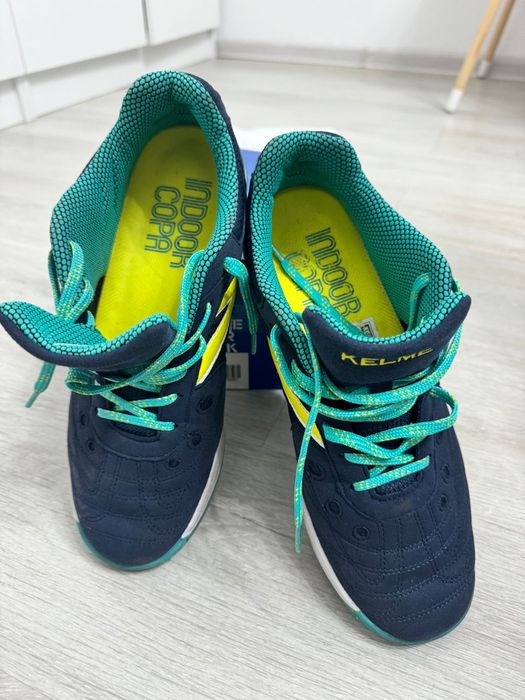 Продам футзалки Kelme