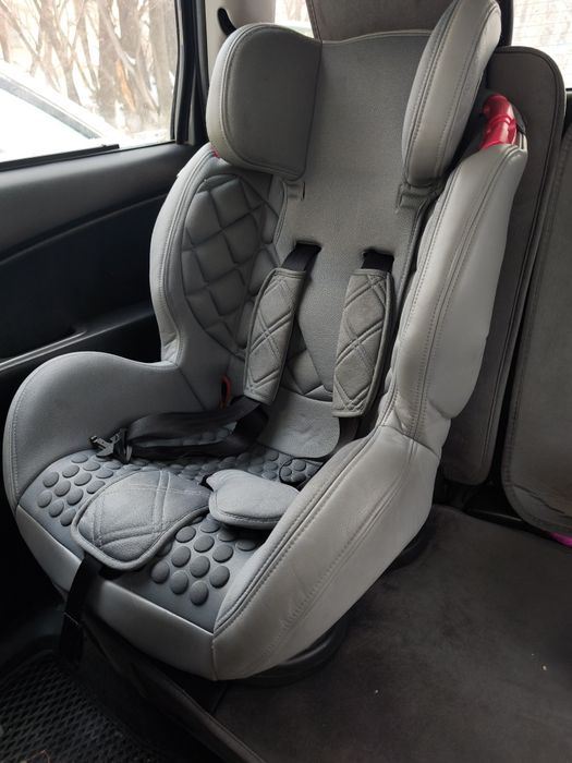 Продам детское кресло Olsson