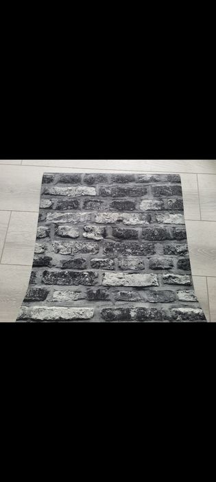 Tapet model caramida neagra si lemn