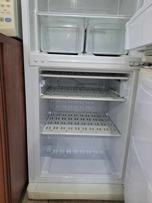 Холодильник indesit