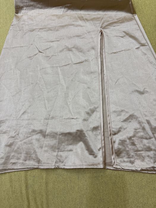 Платье золотистого цвета