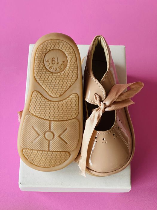 Бебешки обувки и чорапки