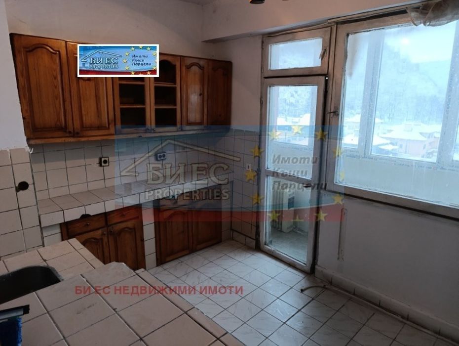 3-стаен в саниран блок в град Етрополе 89 м²