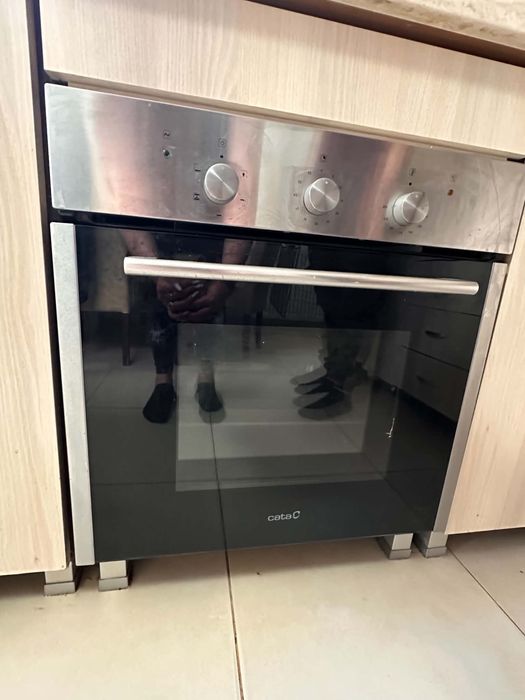 Plita Whirlpool pe gaz si cuptor electric Cata