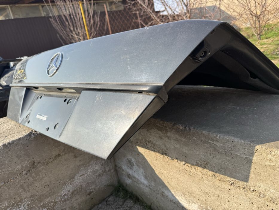 Крышка багажника японец мерседес 124
