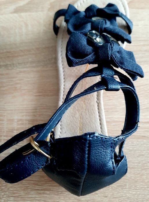 Ефектни сандали SUPERGA,със златист брокат и Силиклнови сандалиCROQS