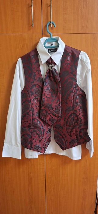 Vând costum de ginere.Astept oferte.