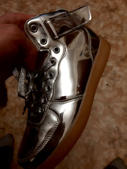 Кроссовки зеркальные