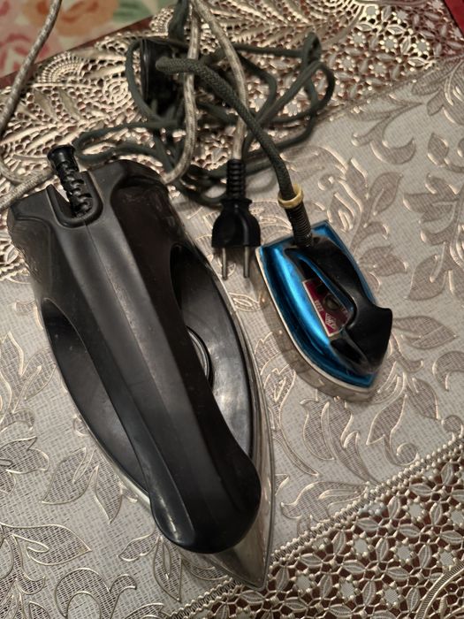 Продаются старинные утюги