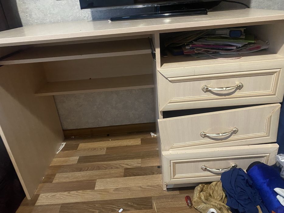 Столик для учебы бежевый