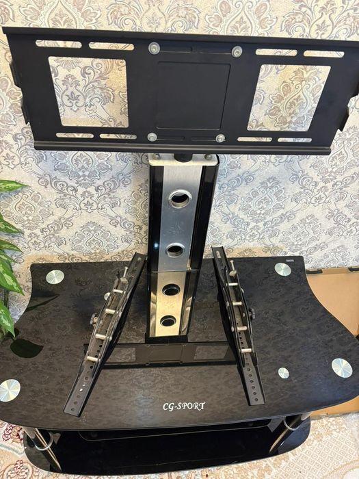 ТВ тумба с кронштейном