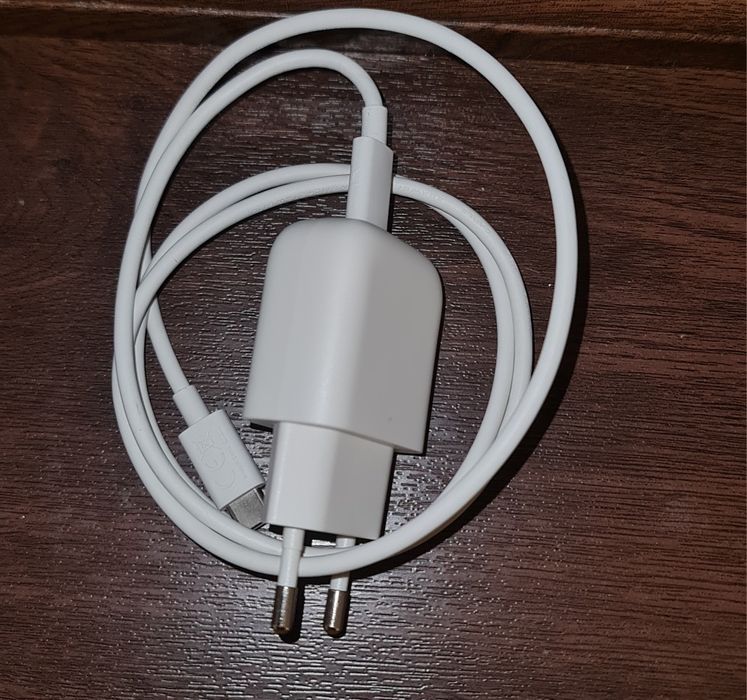 Vând Iqos Iluma + încărcător