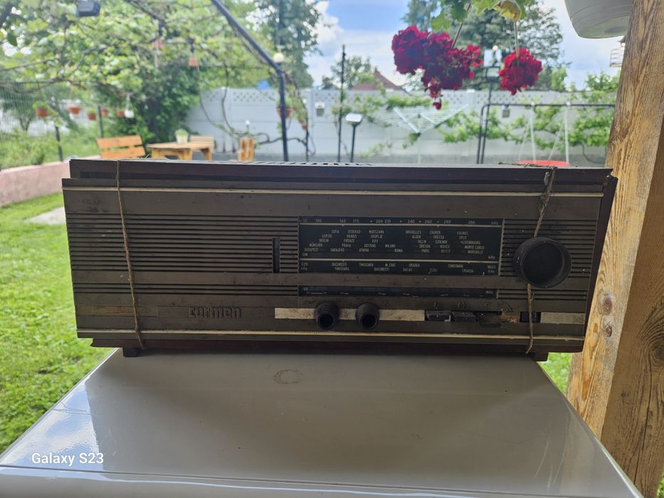 Vând radio vechi
